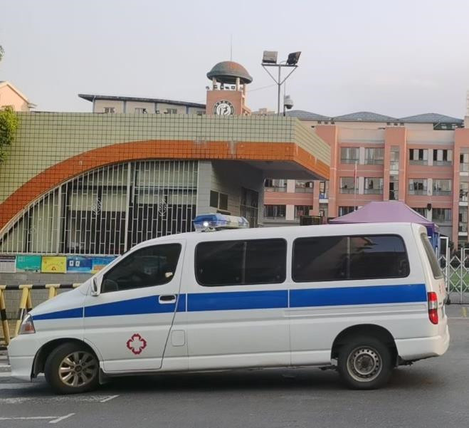 凤台救护车出租护送骨折病人一公里多少钱